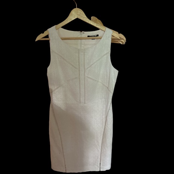 Gianni Bini Sleeveless White Eyelet Dress. A-line back zippered. Size 8 - Picture 1 of 4